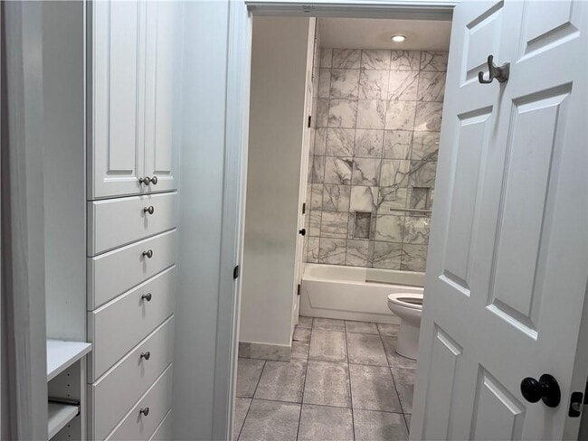 Building Photo - 955 Juniper St NE