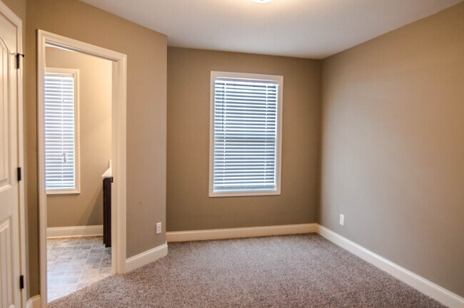 Building Photo - Pet Friendly Two Bedroom!