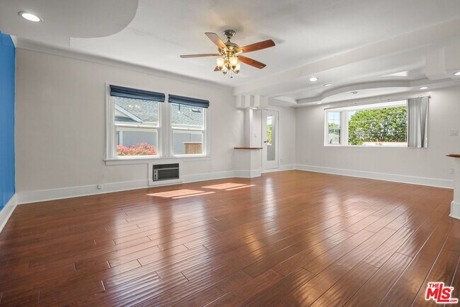 Building Photo - 975 Westchester Pl