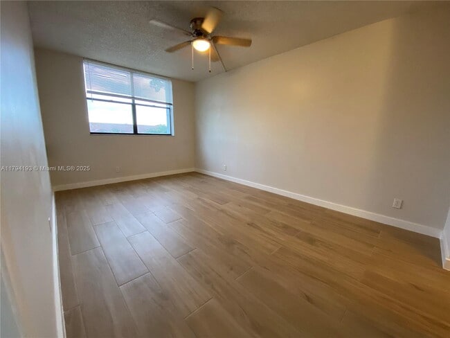 Building Photo - 2501 Riverside Dr
