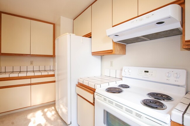 Building Photo - 2 bedroom 2 bath Condo in great neighborhood $3500