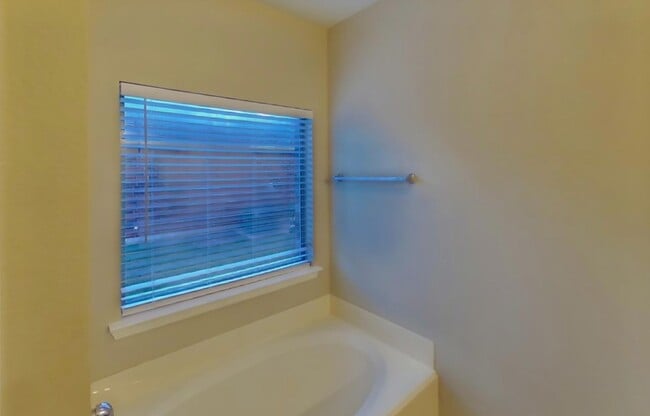 Building Photo - Comfortable 4-Bedroom Property Ready to Move In