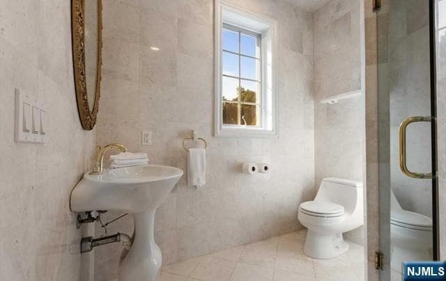 Building Photo - 51 Chestnut Ridge Rd