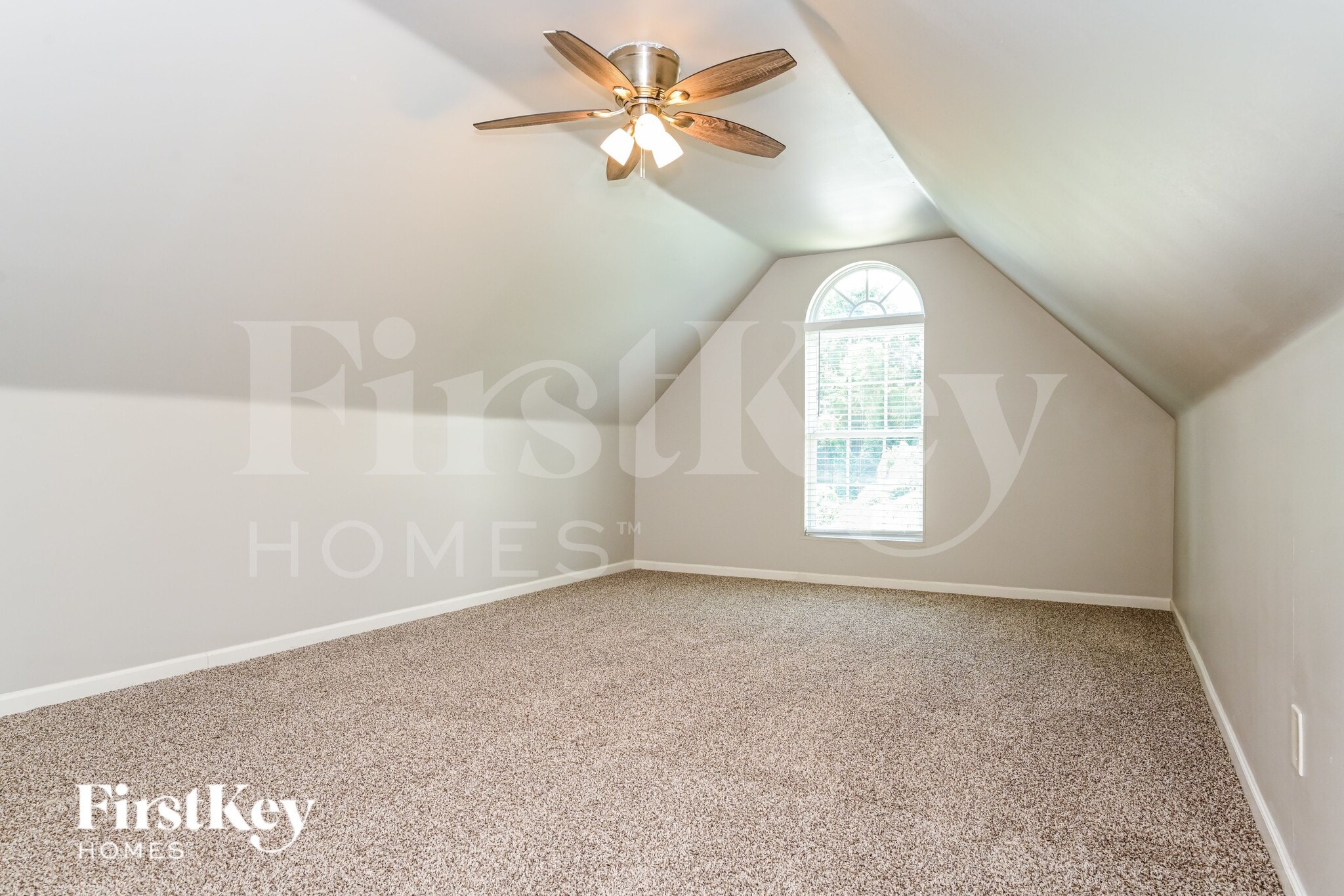 Building Photo - 3349 Meadovista Dr