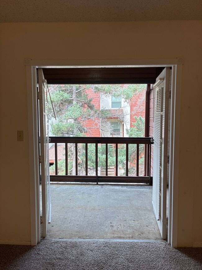 Building Photo - 1BR/1.5BA w/ Fireplace • Balcony • Pool Access in San Antonio