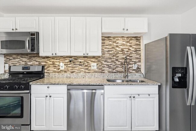 Building Photo - 4016 Hirst Dr