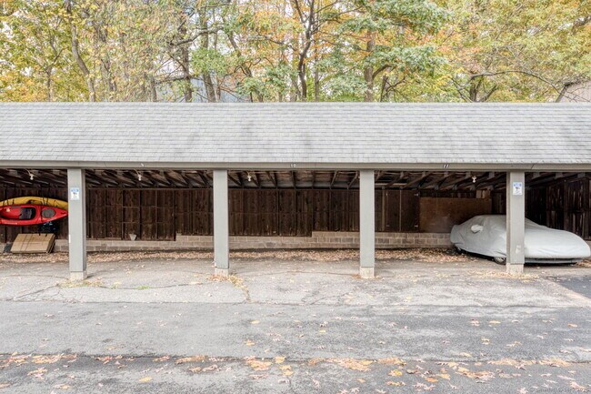 Building Photo - 10 Deepwood Dr