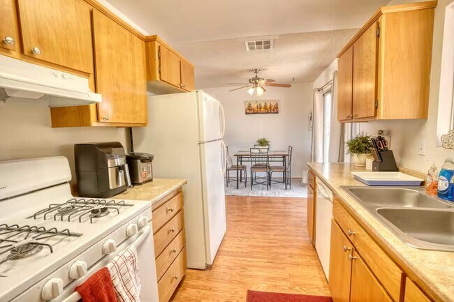 Building Photo - 72659 Aspen Dr