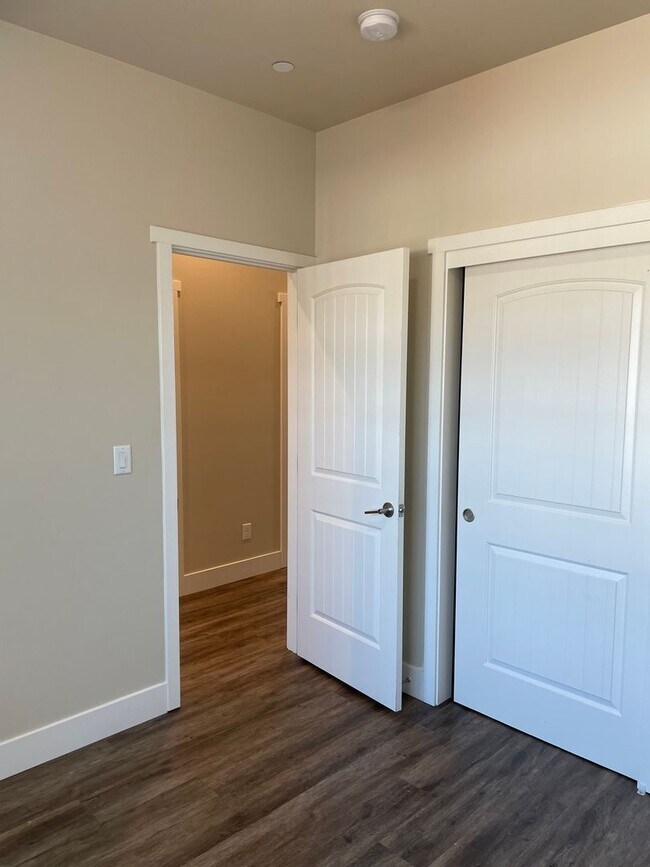 Building Photo - 820 La Baig Dr