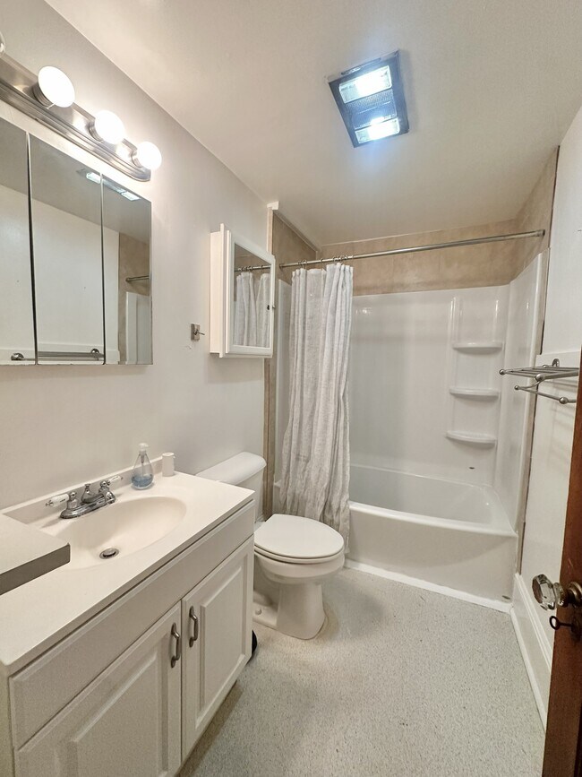 Building Photo - 739 Bloom Rd