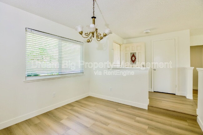 Building Photo - 5155 Harriett Cir