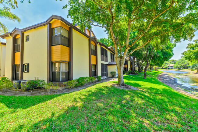 Building Photo - 4527 Carambola Cir S