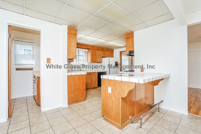 Building Photo - 2 Bedroom Torrance Home