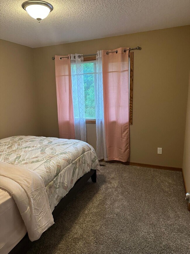 Building Photo - 1526 18th Ct SE