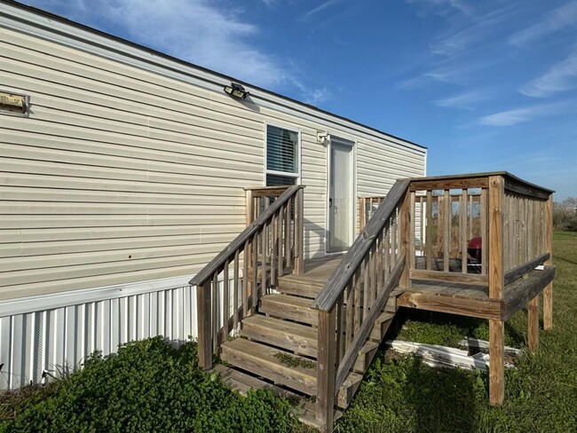 Building Photo - 64 Abalone St