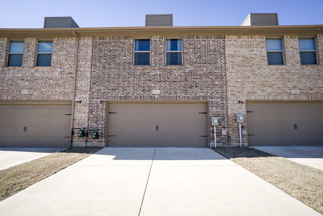 Building Photo - 4713 Ladrillo Ln