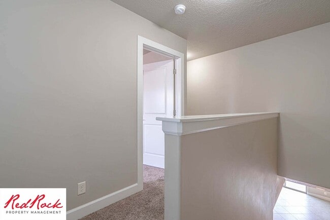Building Photo - Spacious 4 Bedroom, 2.5 Bathroom Centrally...