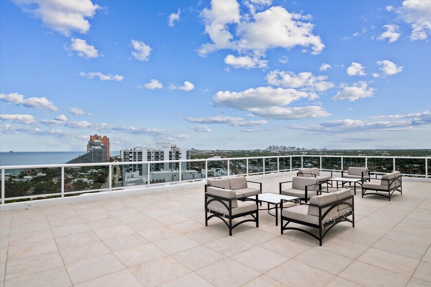 Rooftop patio - 2841 N Ocean Blvd