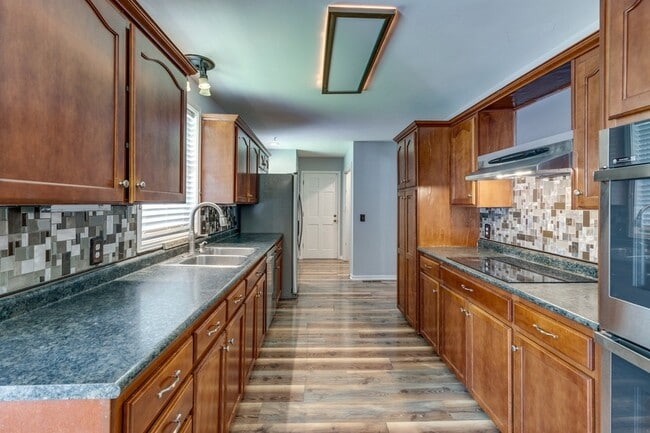 Building Photo - 1316 Rivermont Dr