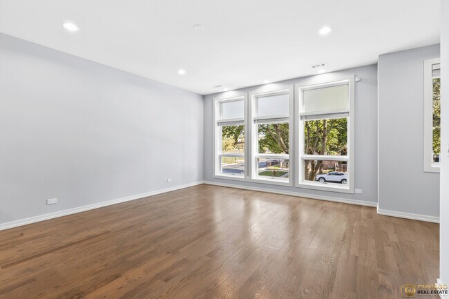 Building Photo - 4402 S Prairie Ave