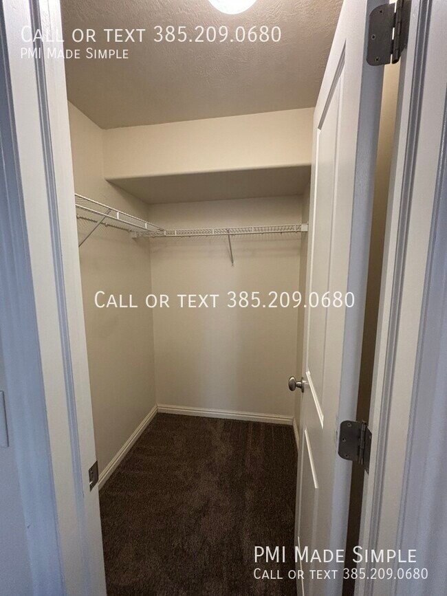 Building Photo - 14910 Treseder St