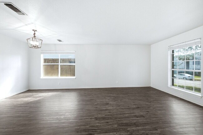 Building Photo - 4 Bedroom home with ZERO carpet close to RAFB