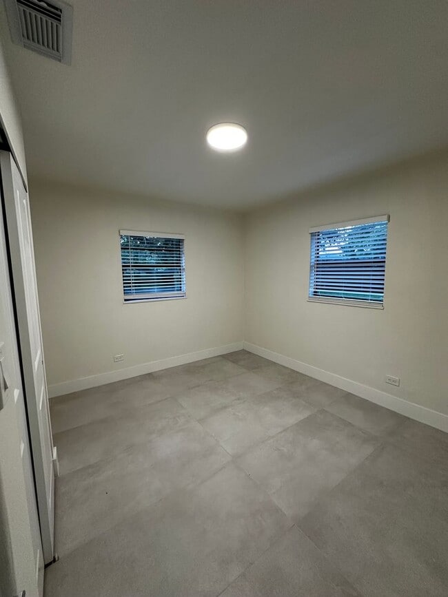 Building Photo - 3 Bedroom , 2 Bath in Orlando!