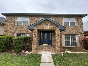 Building Photo - 1131 Holly Dr