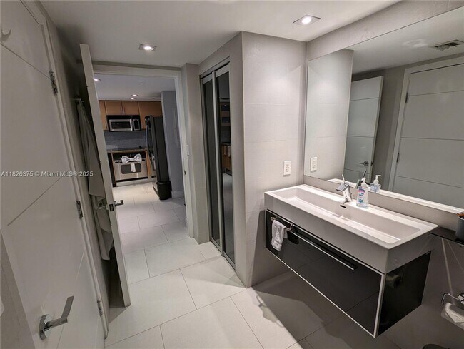 Primary Photo - 2101 Brickell Ave