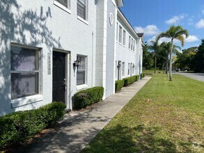 Building Photo - One Bedroom, One Bath Apartment - Priced t...