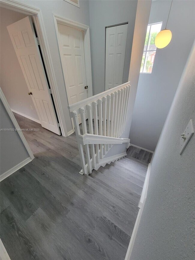 Building Photo - 751 SE 2nd St