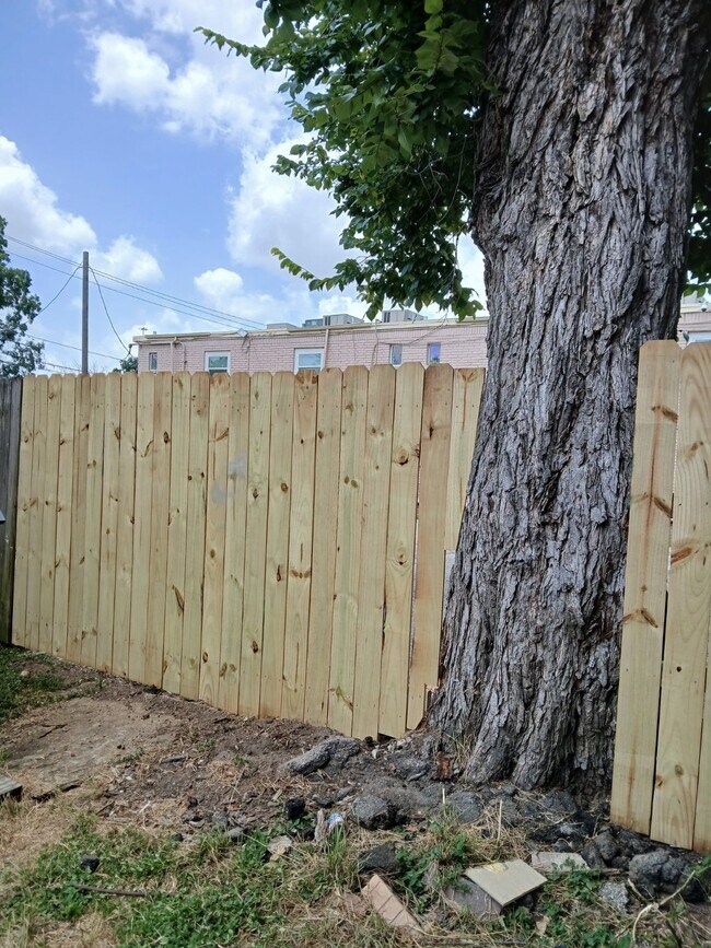 Building Photo - 5617 Eskridge St