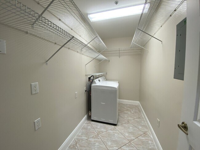 Building Photo - Minutemen