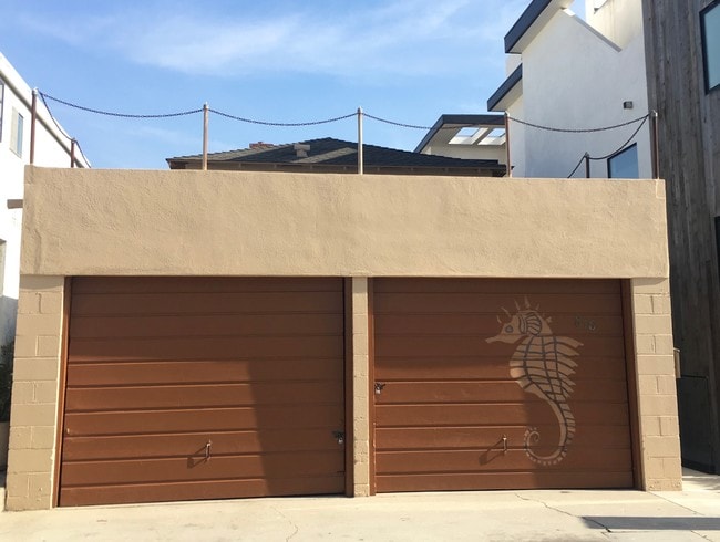 Garages - 818 Loma Dr