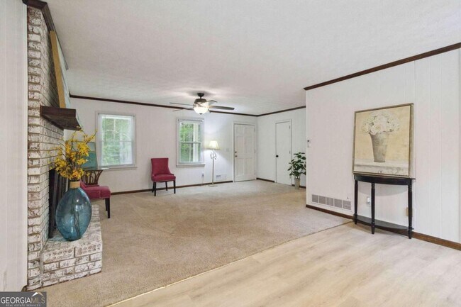 Building Photo - 3040 Land Rd