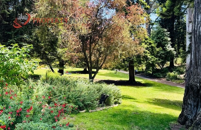 Building Photo - Beautiful 2 Bed 2 bath Available with grea...