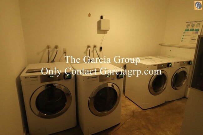 Building Photo - 3712 S Kelly Ave