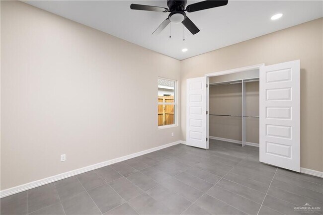 Building Photo - 17 Frio Ave