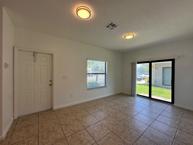 Building Photo - 1045 Villas LLC (1035 NE 10th Ave)