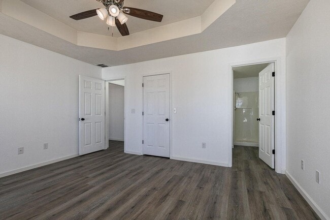Building Photo - Updated 3 bedroom 2 bathroom 2 car garage ...