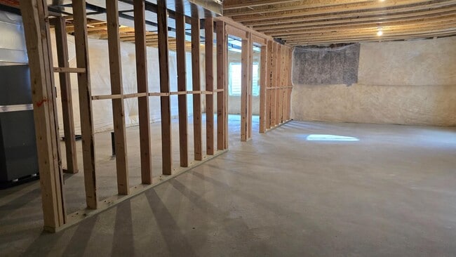 Building Photo - 1005 N 3620 W