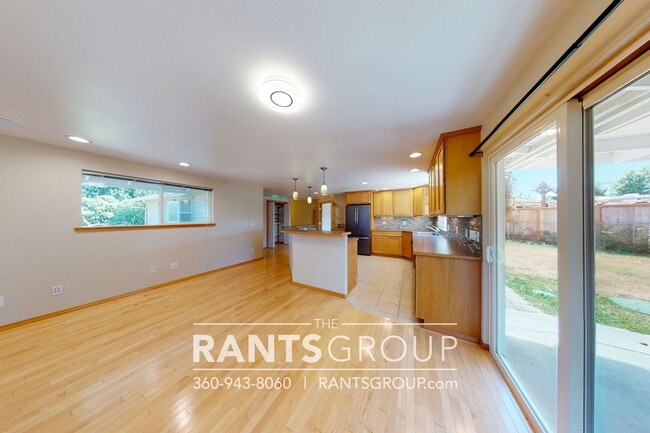 Building Photo - Recently updated 3-bed, 2-bath Rambler in Lacey!