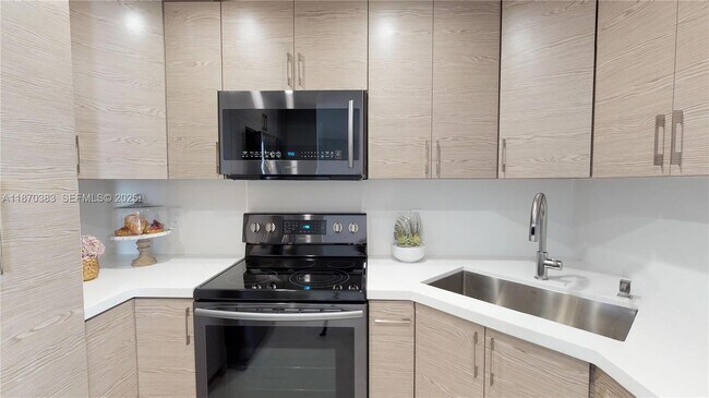 Building Photo - 5601 Collins Ave