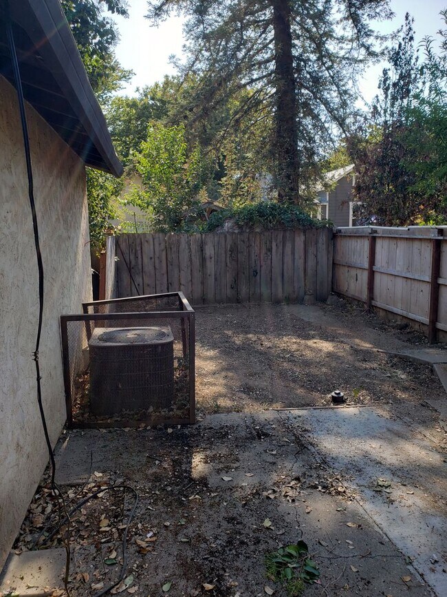 Building Photo - 1524 1/2 Citrus Ave