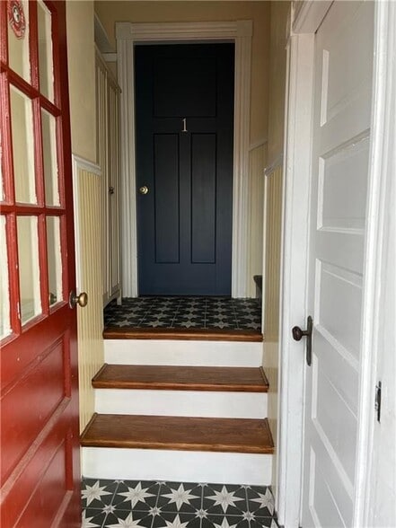 Building Photo - 121 Rutherglen Ave