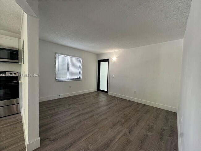 Building Photo - 529 SW 4th St