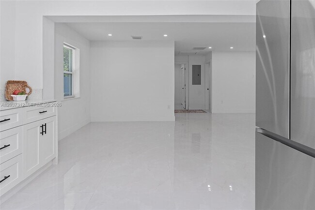 Building Photo - 1473 NE 30th Ct