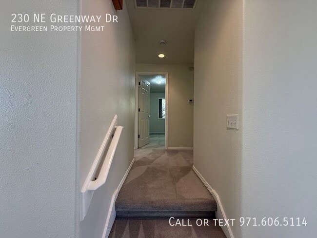 Building Photo - 230 NE Greenway Dr