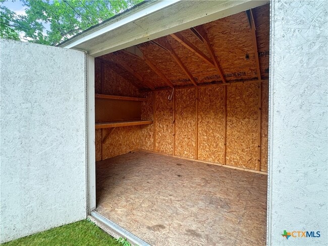 Building Photo - 2384 Medina Dr
