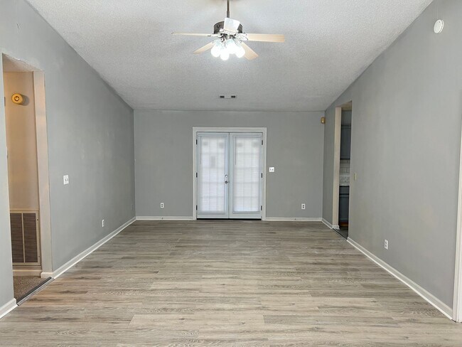 Building Photo - Really Cute Home in Lake Wildwood